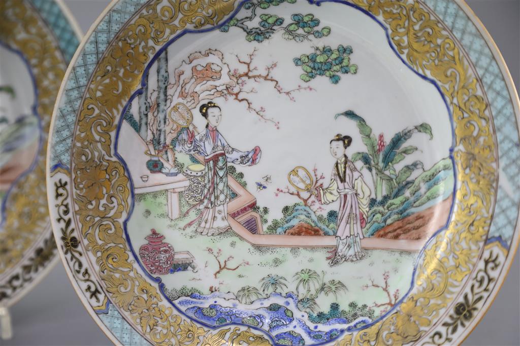 A fine pair of Chinese famille rose plates, Yongzheng period, 22.5cm diameter